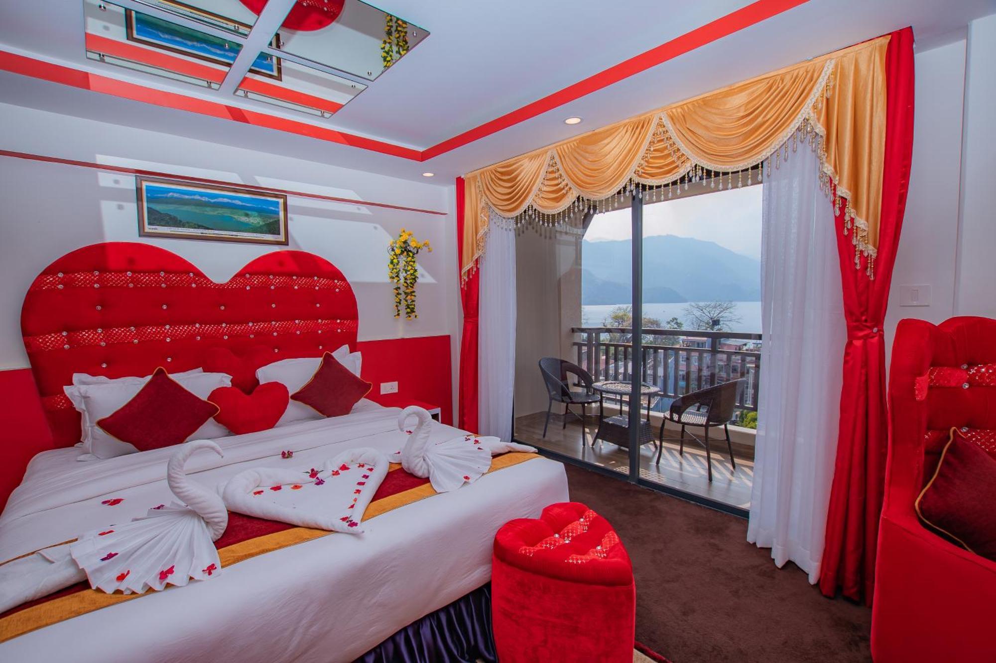 Hotel Pokhara Village & Spa Esterno foto