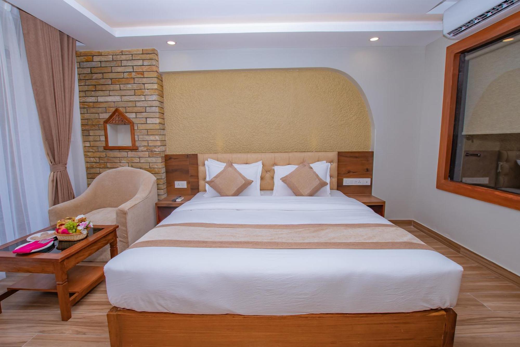 Hotel Pokhara Village & Spa Esterno foto