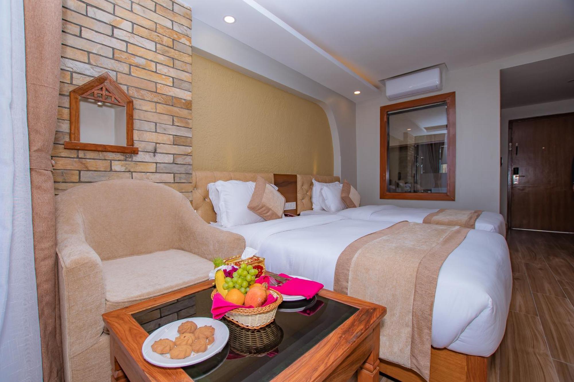 Hotel Pokhara Village & Spa Esterno foto