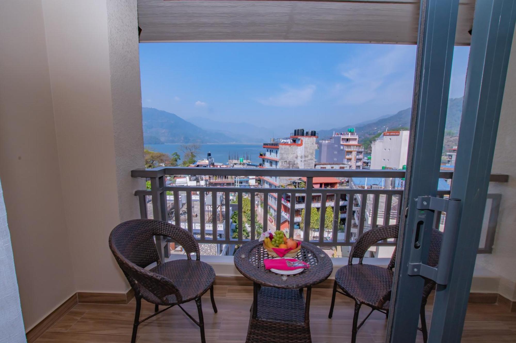Hotel Pokhara Village & Spa Esterno foto