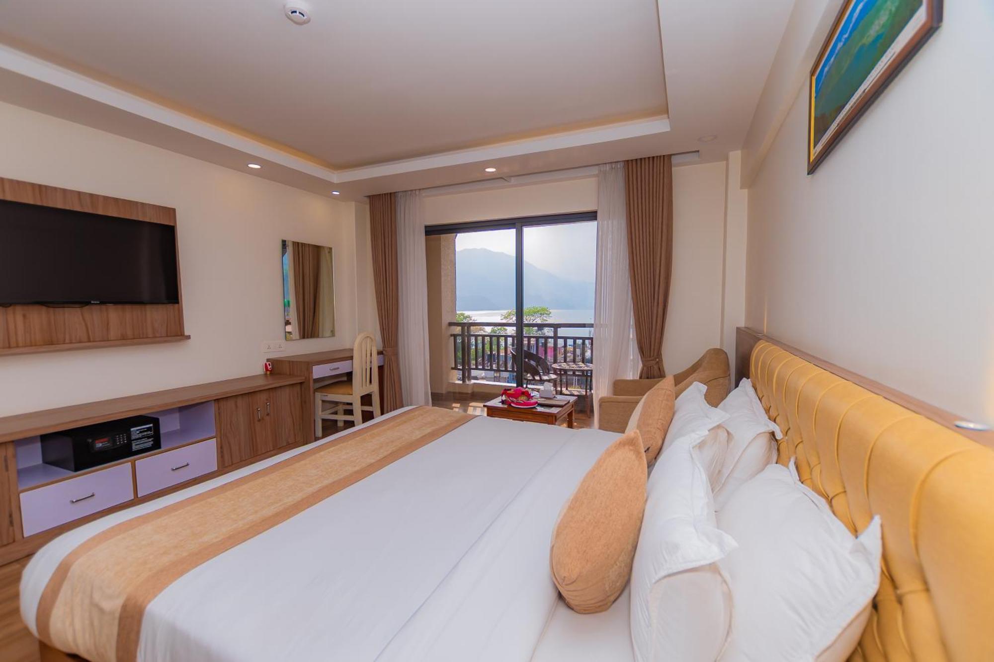 Hotel Pokhara Village & Spa Esterno foto