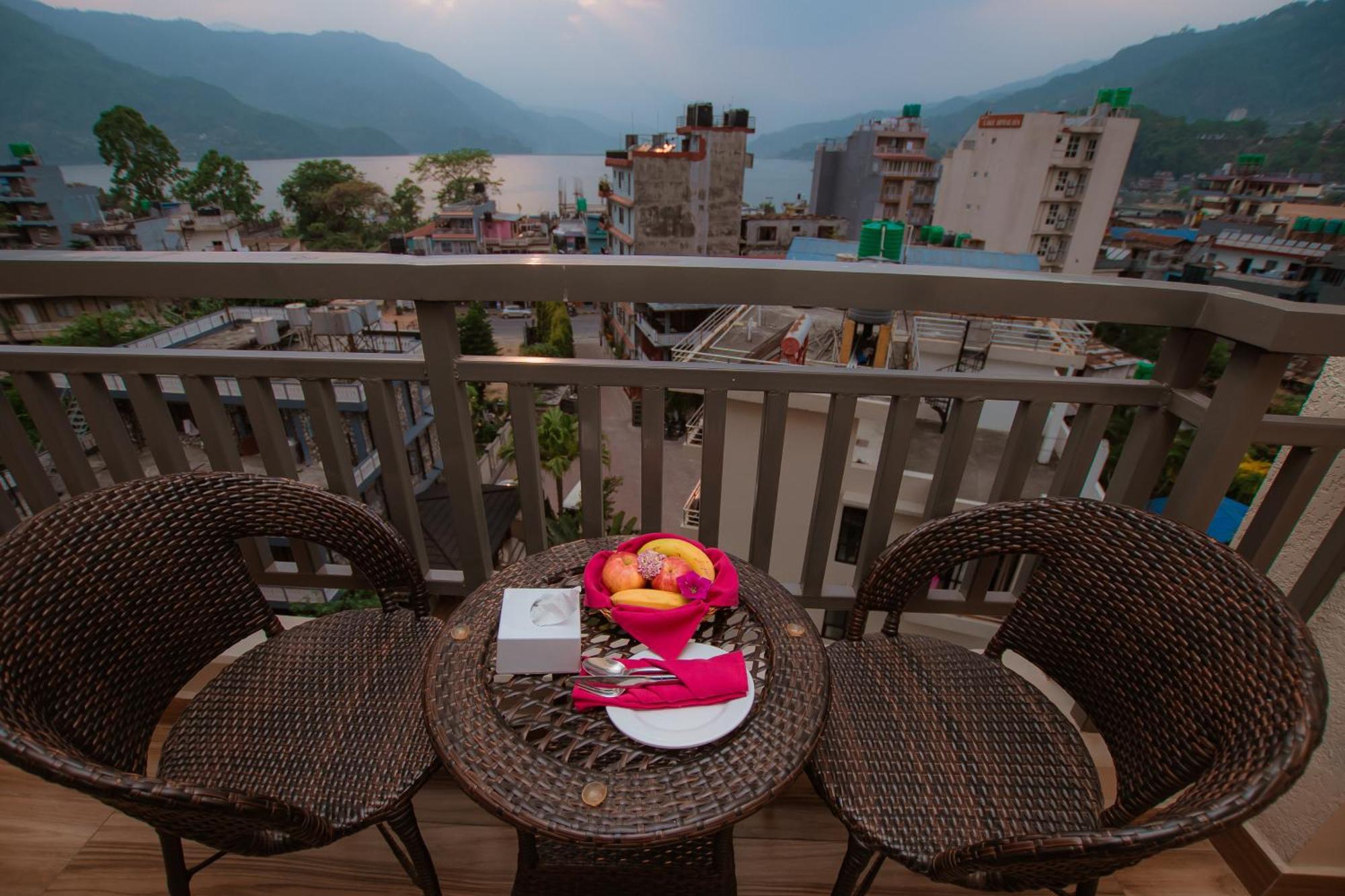 Hotel Pokhara Village & Spa Esterno foto